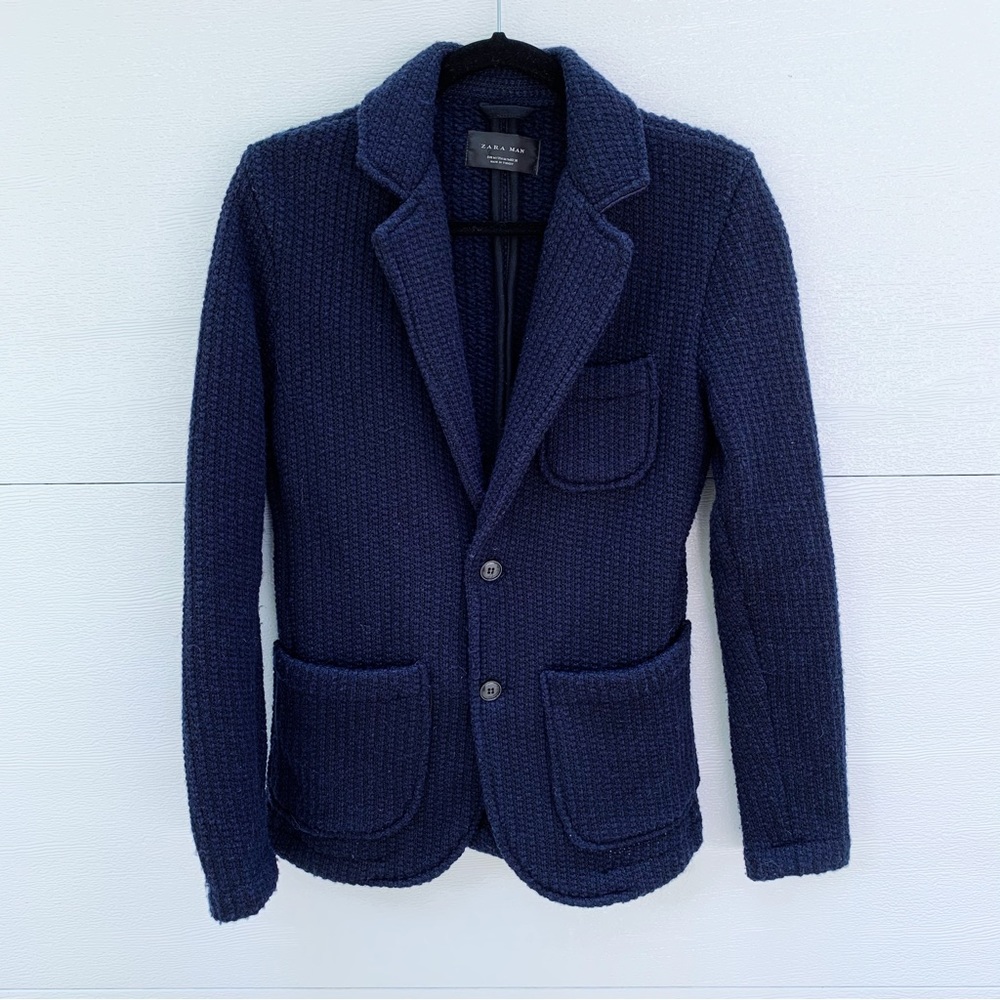 Men’s fall Zara medium, fashionable, sweater blazer. Fits more like small